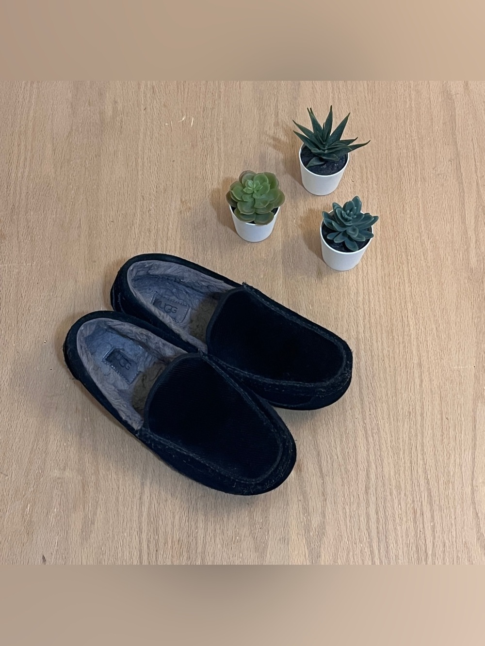 UGG Men's Ascot Corduroy Black Slippers